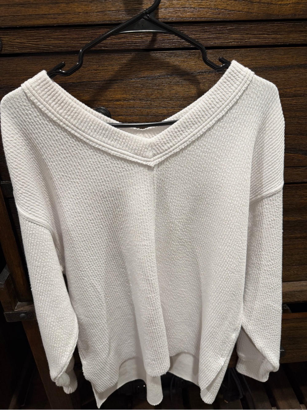 Aerie Women’s white V-Neck Knit Sweater